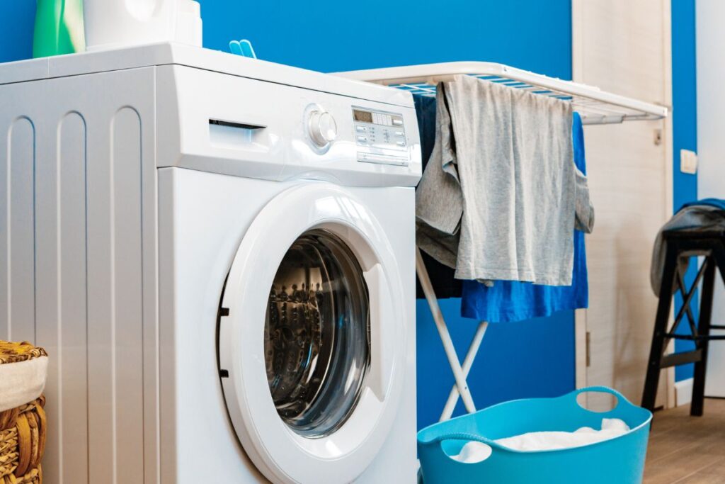 Washing clothes, reducing waste and saving energy